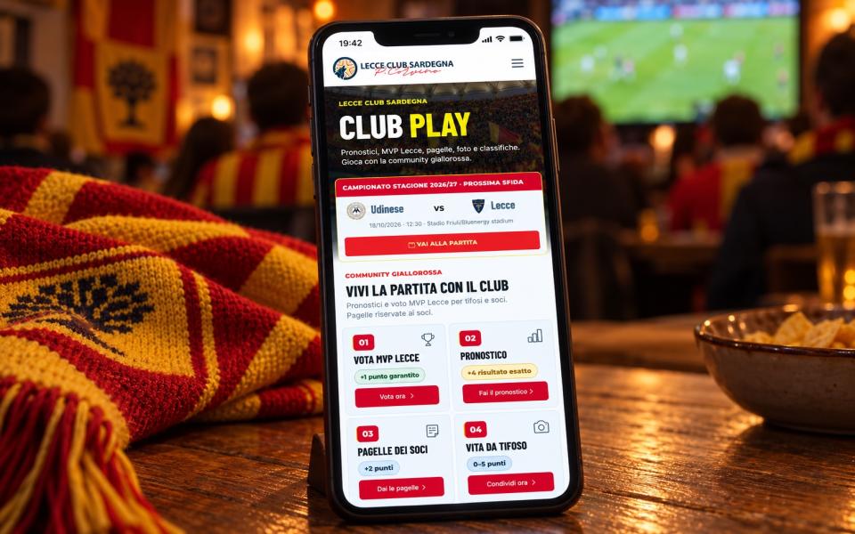 Uno smartphone su un tavolo con una sciarpa giallorossa mostra i giochi di Club Play durante un ritrovo di tifosi.